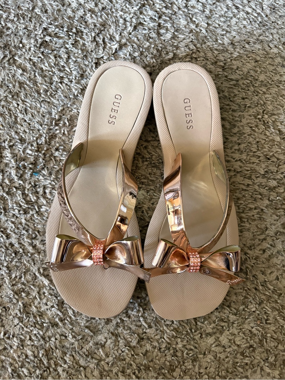 Guess Women's Rose Gold Bow Flip Flop Sandals NWOT